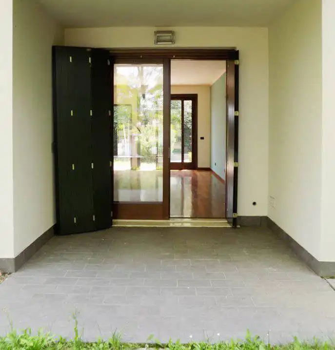 Case-in-vendita-con-giardino-a-Bernareggio-12