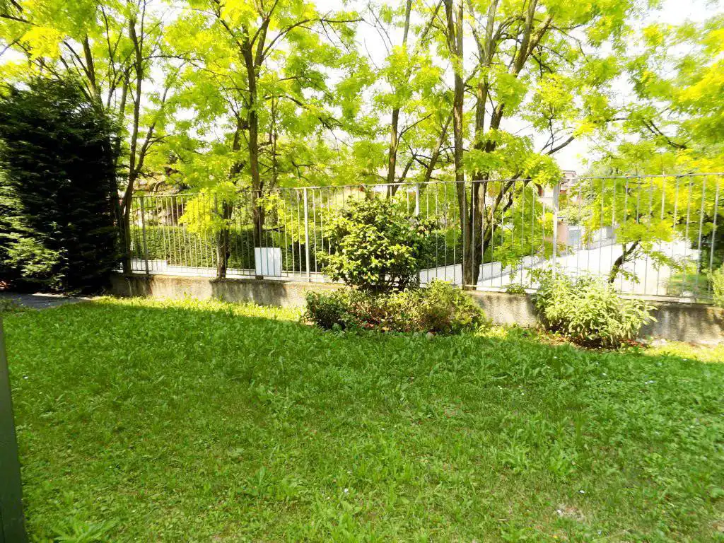 Case-in-vendita-con-giardino-a-Bernareggio-16