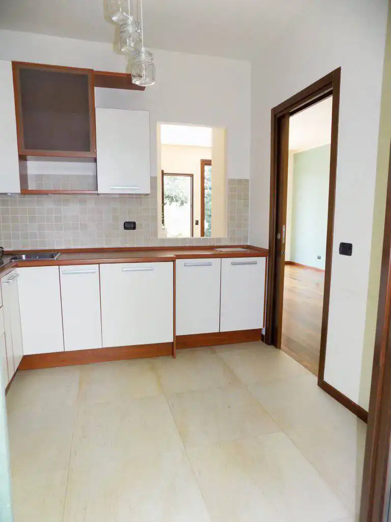 Case-in-vendita-con-giardino-a-Bernareggio-9