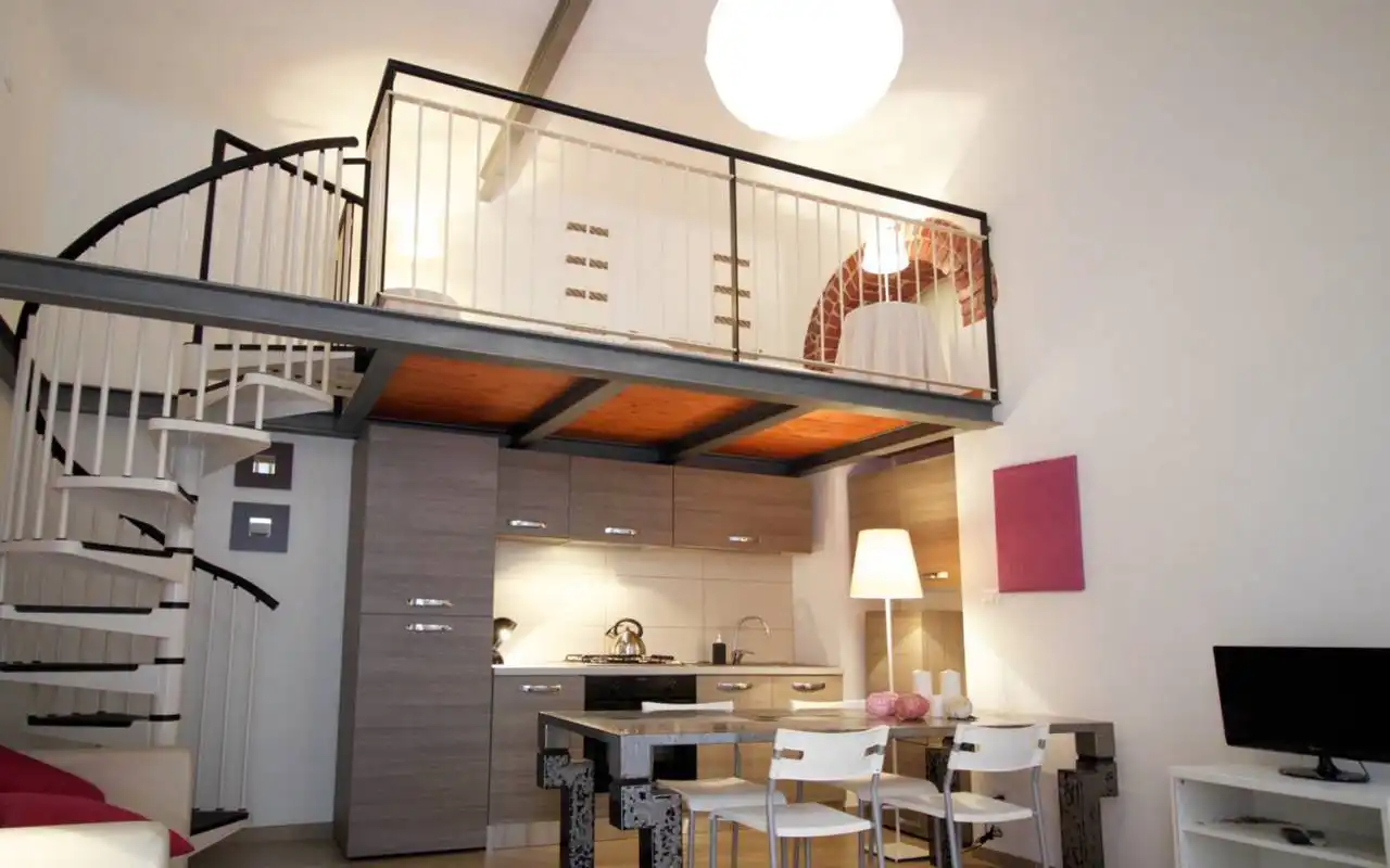 Una-casa-di-design-in-una-corte-a-Milano