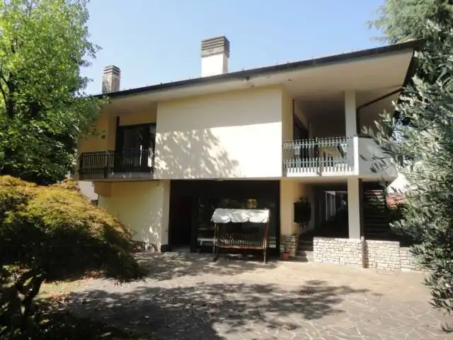 Villa-con-due-appartamenti-in-vendita-a-Cornate-d-Adda-14