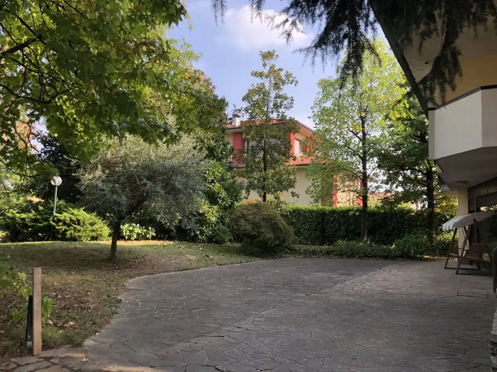 Villa-con-due-appartamenti-in-vendita-a-Cornate-d-Adda-7