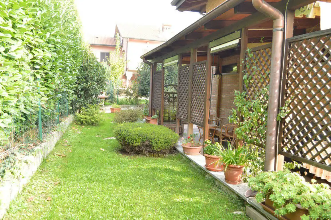 Villa-con-giardino-in-vendita-a-Busnago-1