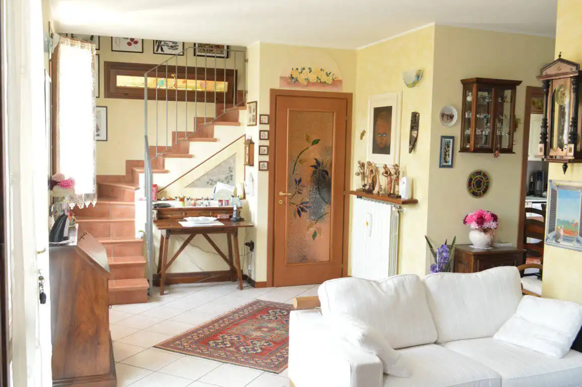 Villa-con-giardino-in-vendita-a-Busnago-11