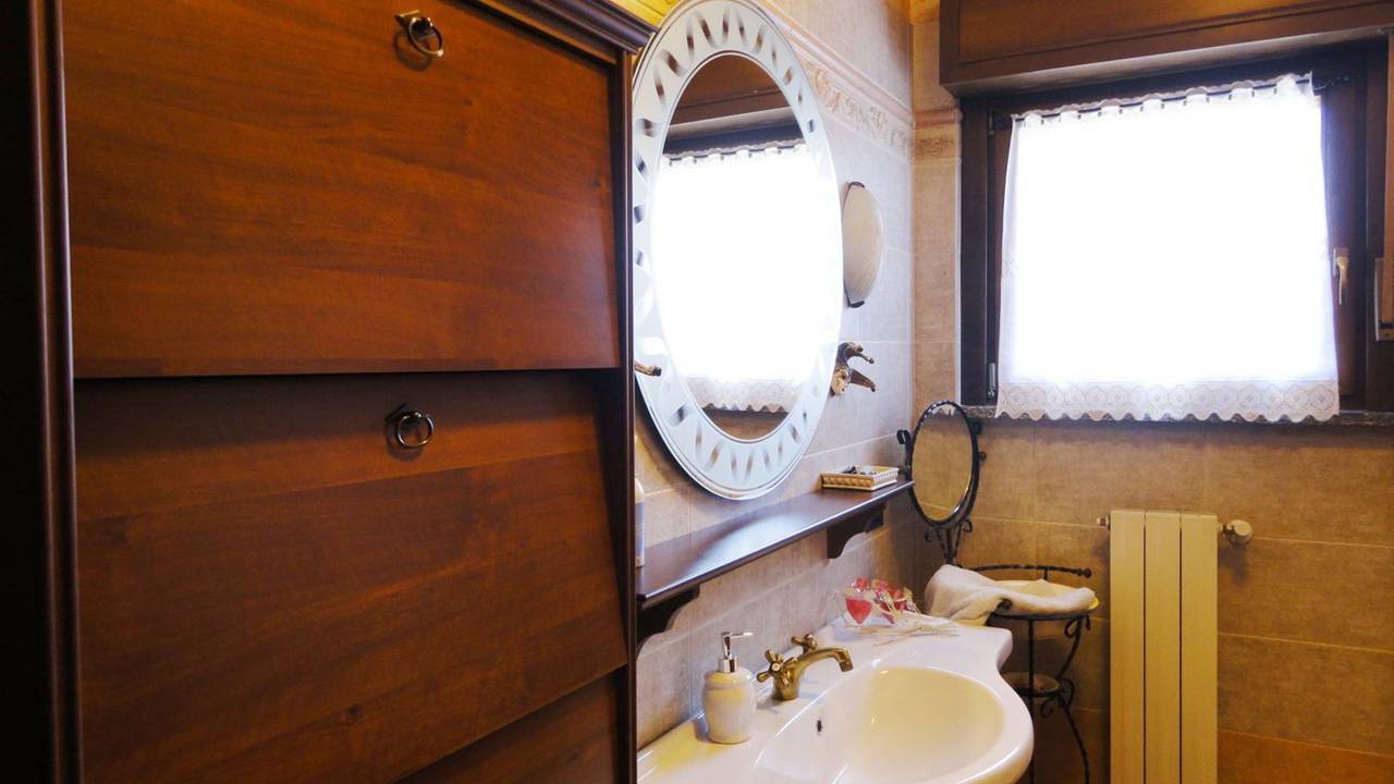 Villa-con-piscina-in-vendita-a-Busnago-in-Brianza-10