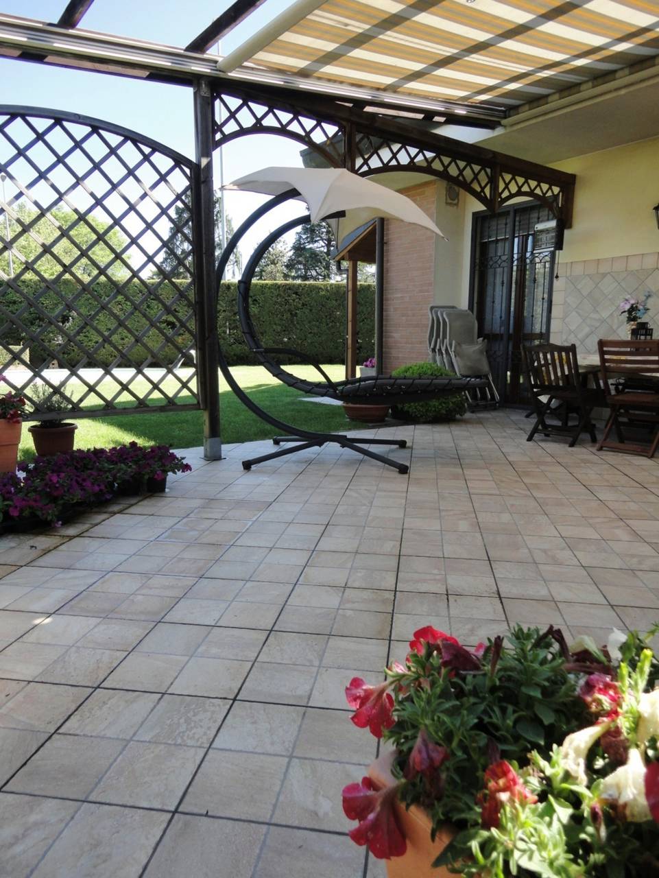 Villa-con-piscina-in-vendita-a-Busnago-in-Brianza-4