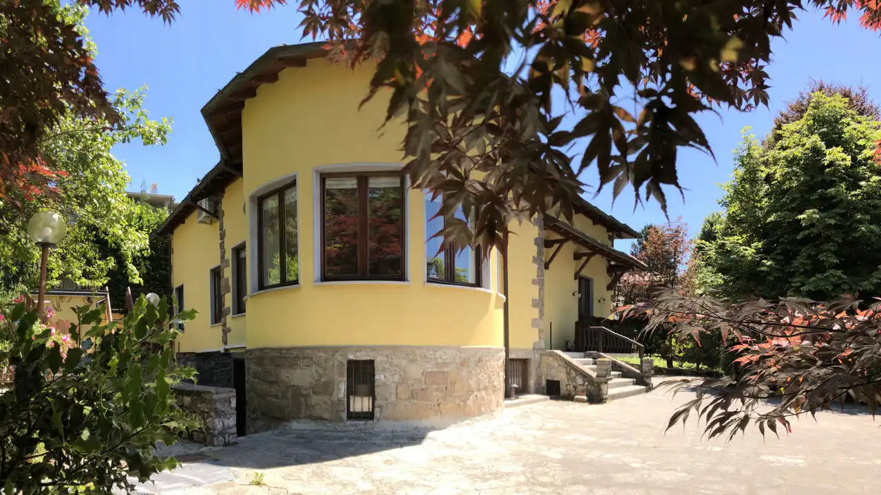 Villa-in-vendita-a-Barzio-1