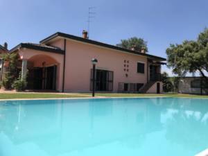 villa con piscina in vendita a Rozzano