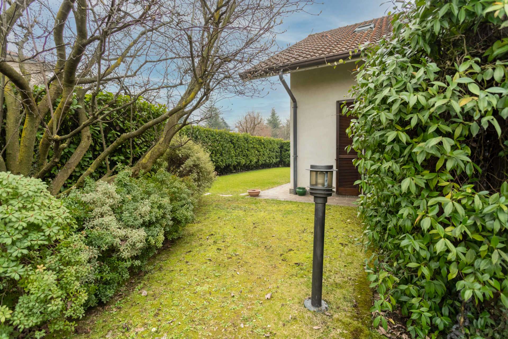 Bernareggio-vendita-villa-con-giardino-agenzia-immobiliare-milano-brianza-casaestyle (5)