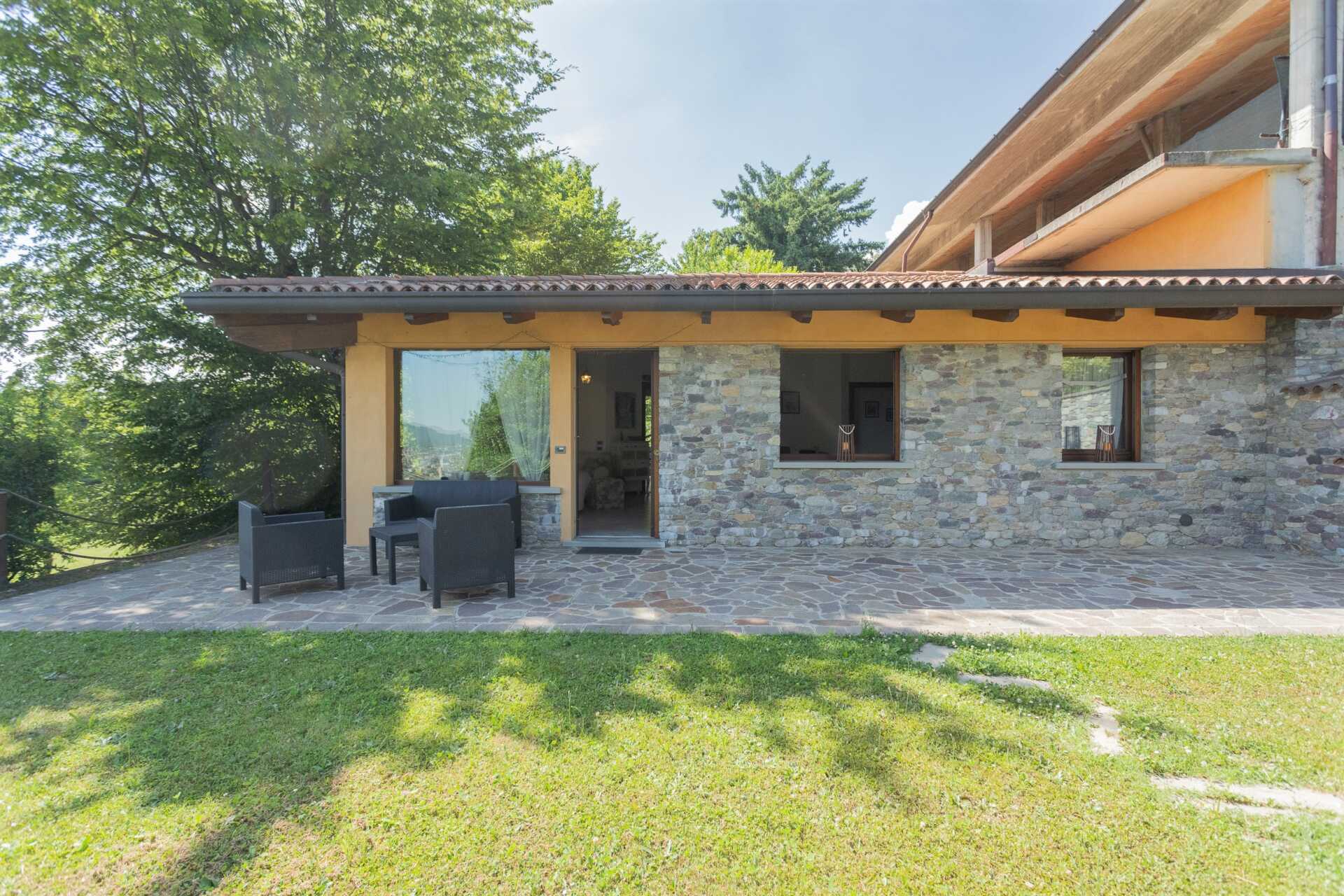 villa-in-vendita-almenno-san-salvatore-con-terreno-casa&style-immobiliare-milano-brianza (58)