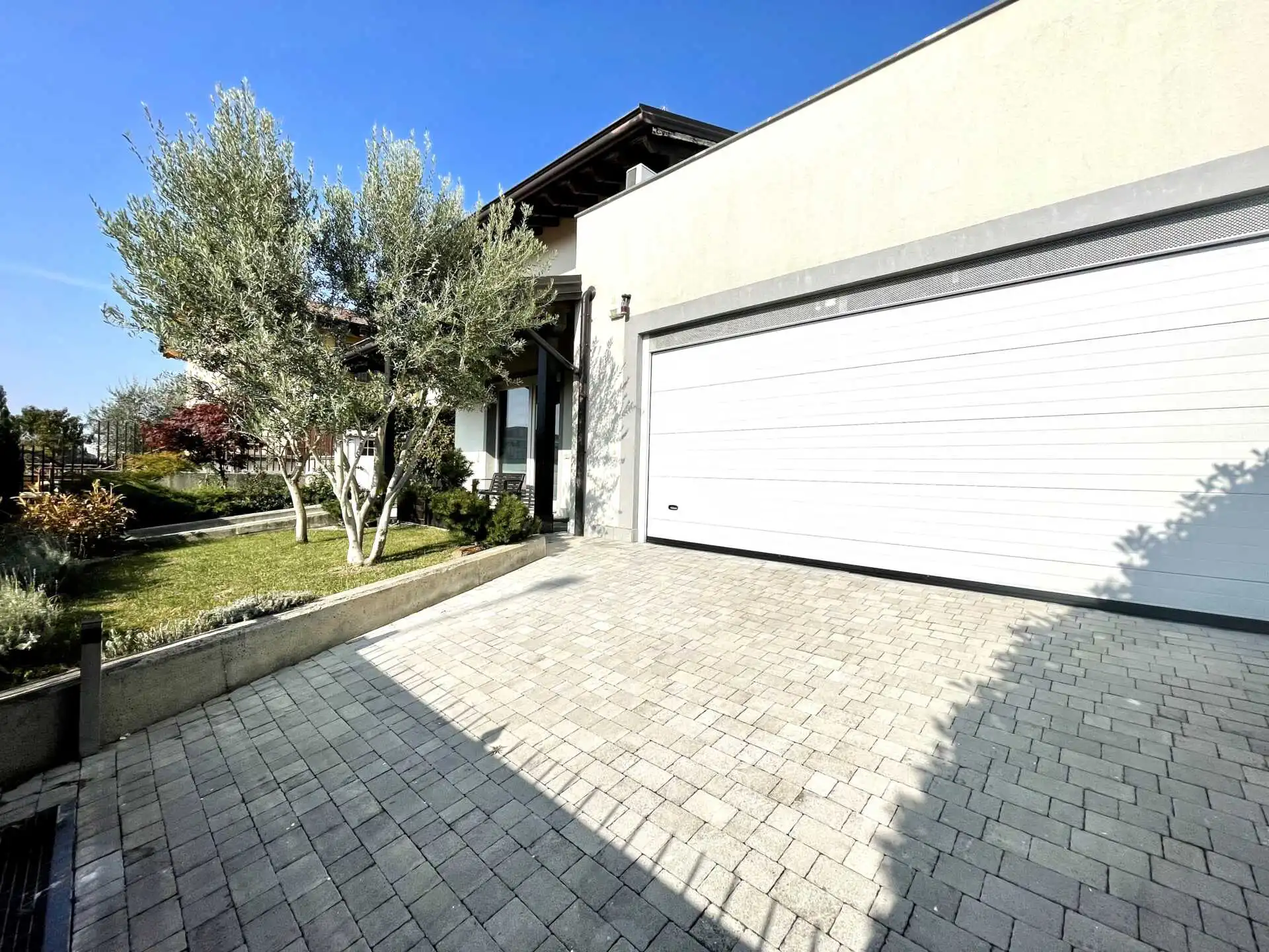 Moderna-villa-in-vendita-a-Bernareggio- Monza-e-Brianza (7)