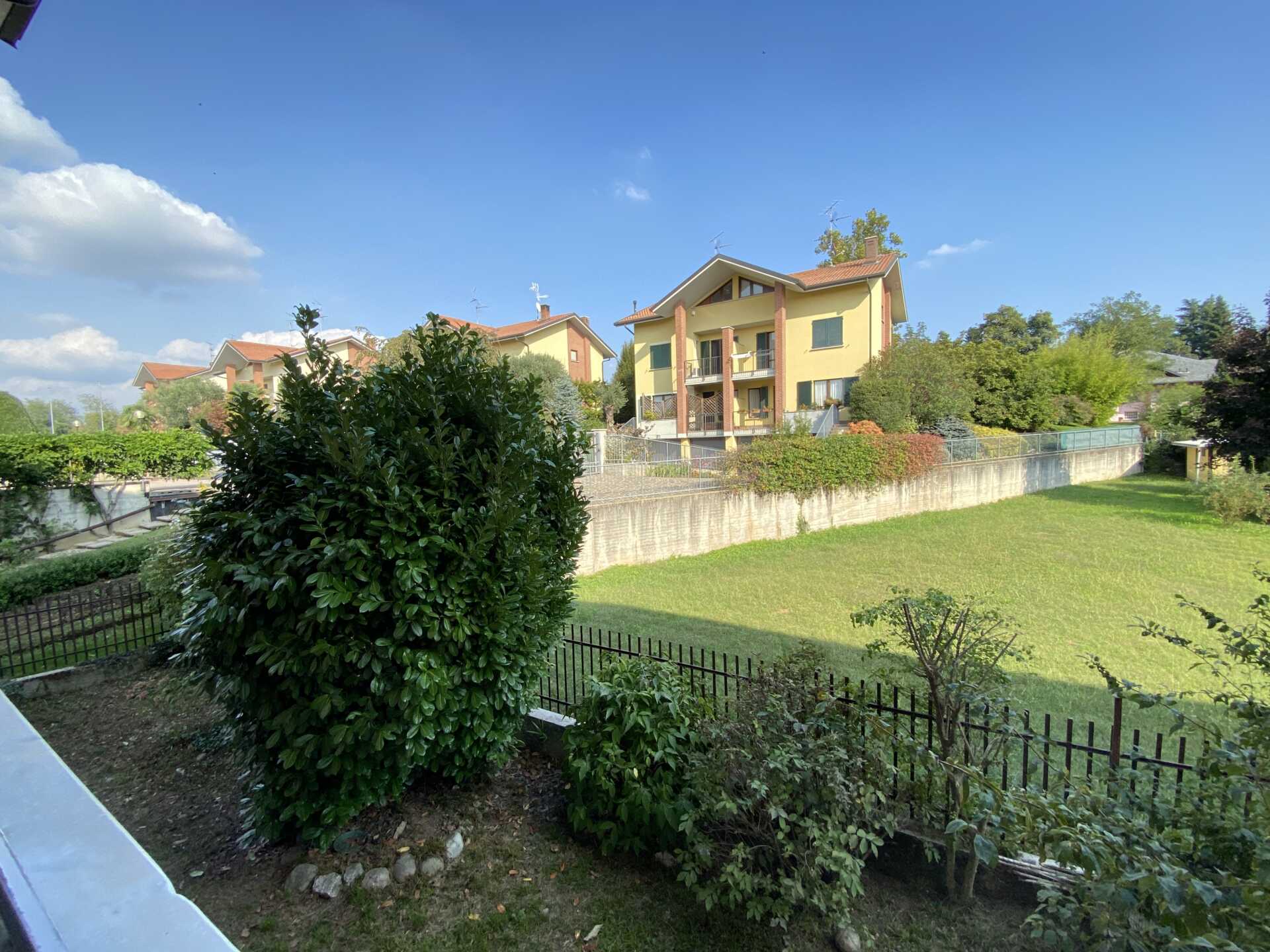 Provincia di Monza Brianza ad Aicurzio in vendita una villa (2)