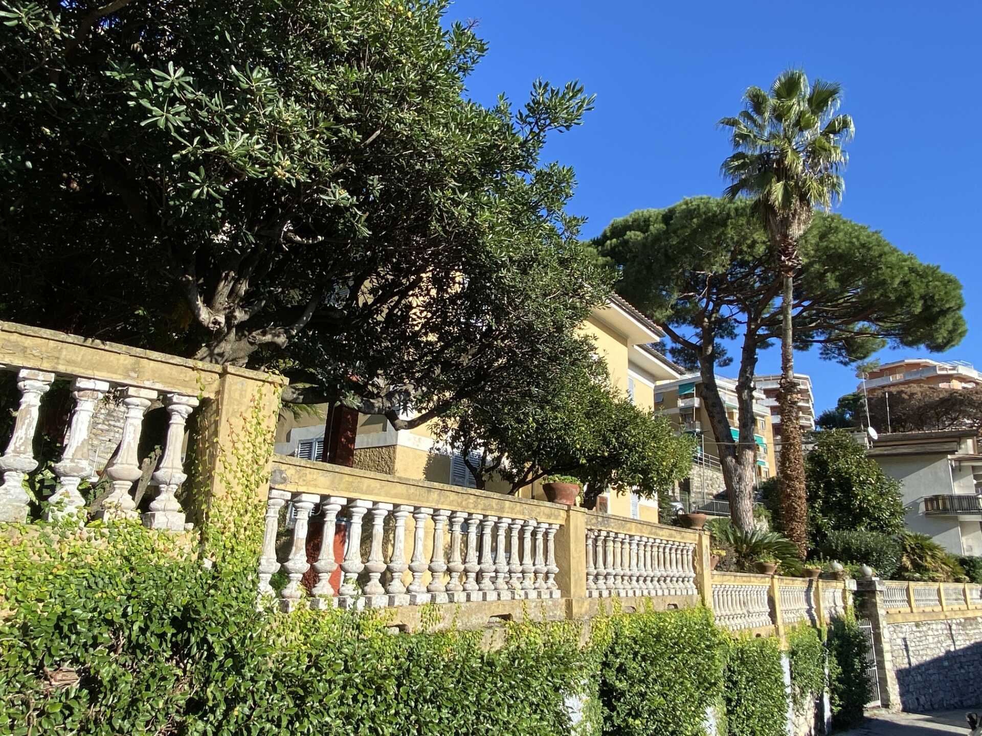 Villa in vendita a Rapallo con box e giardino casaestyle