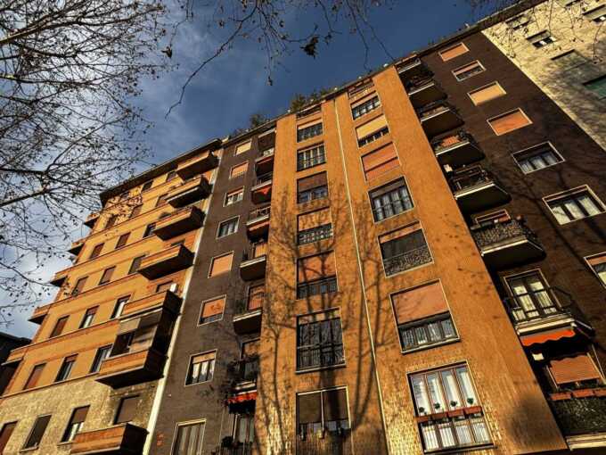 Appartamento in vendita a Milano 4 locali piano alto doppio ingresso