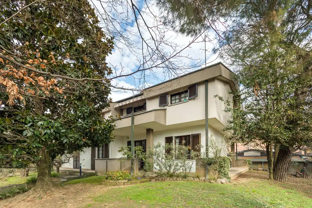 villa-in-vendita-a-bernareggio-con-2-appartamenti (1)