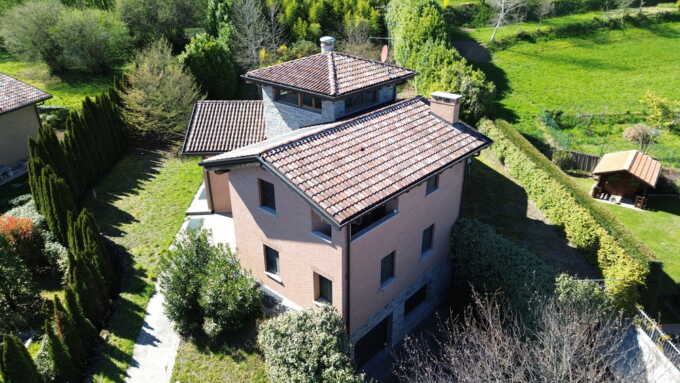 Villa singola con giardino in vendita a Merate main image