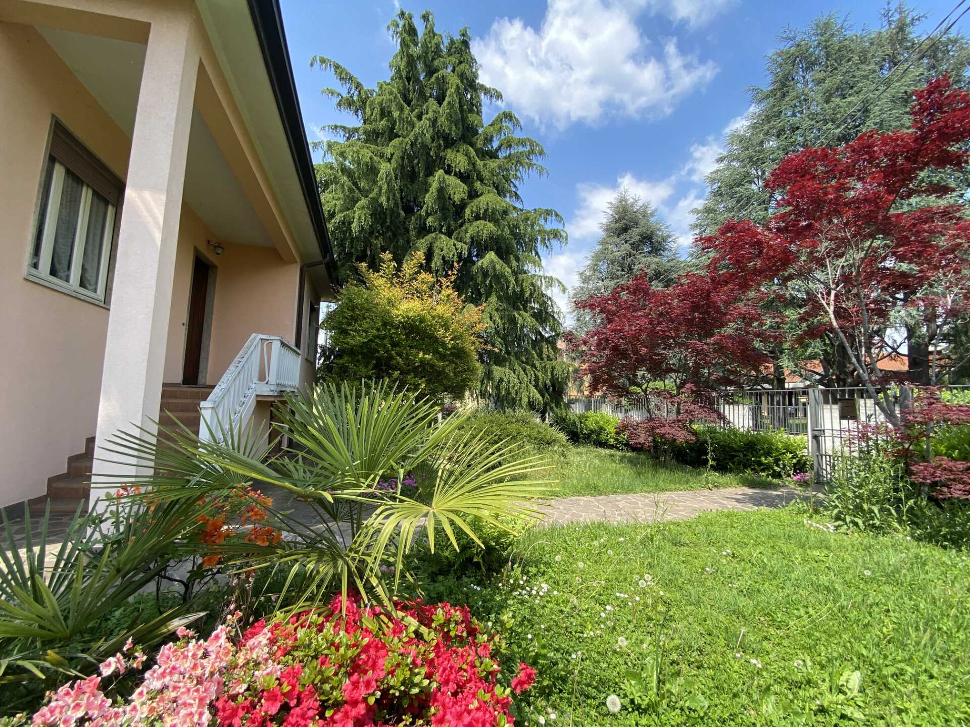 Villa singola in vendita a Bernareggio con terreno edificabile (5)