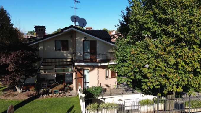 Villa in vendita a Carnate Monza Brianza main image