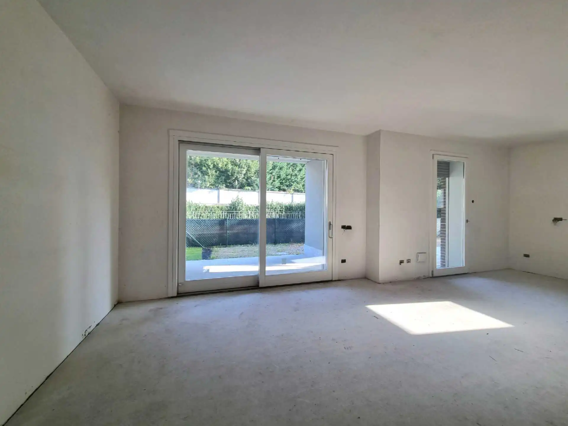 Merate vendesi in nuova costruzione 3 locali con giardino (11)