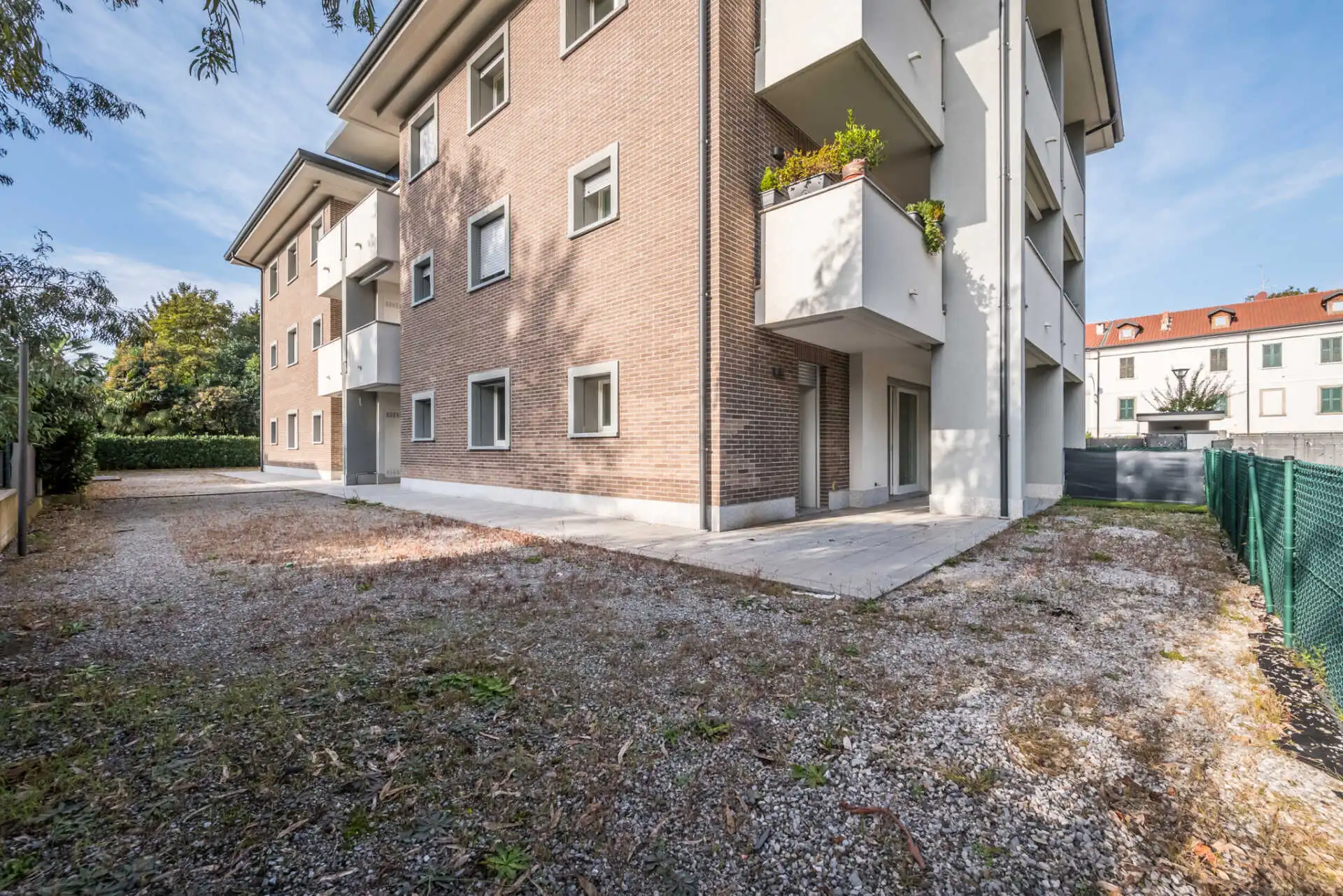 Merate vendesi in nuova costruzione 3 locali con giardino (19)