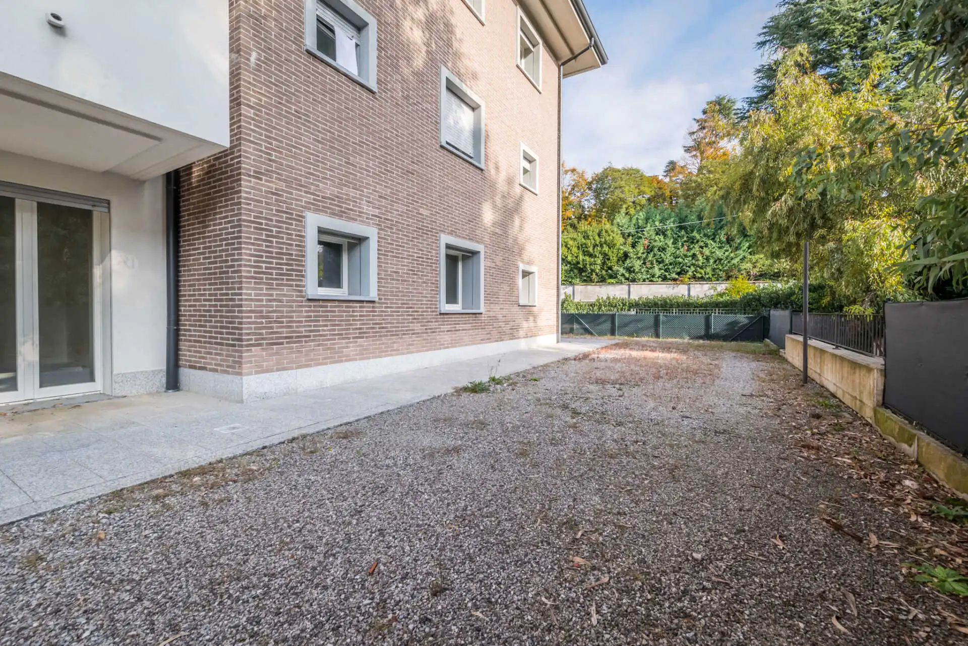 Merate vendesi in nuova costruzione 3 locali con giardino (21)