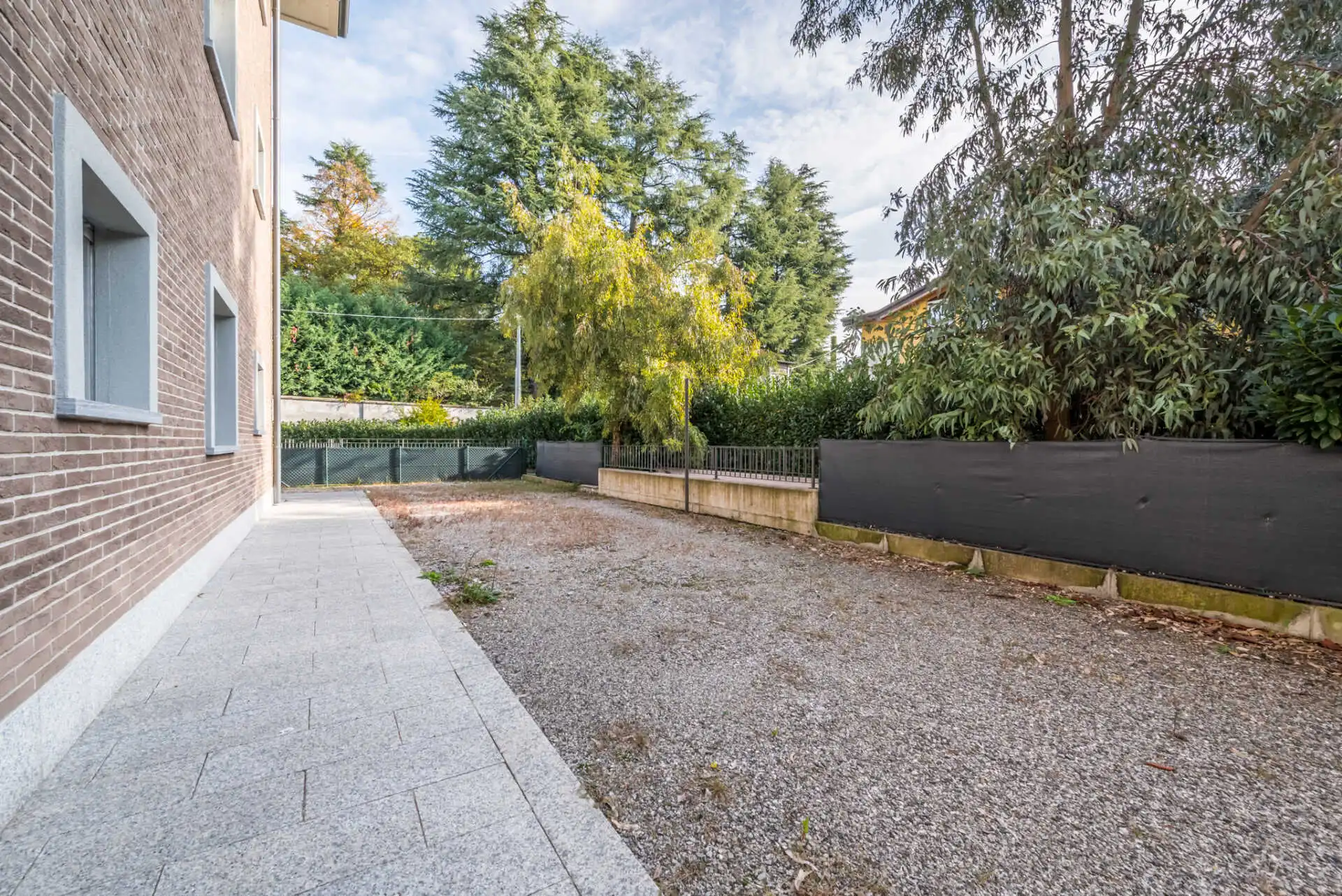 Merate vendesi in nuova costruzione 3 locali con giardino (23)