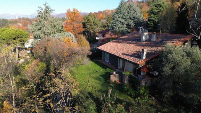 Villa in vendita a Barzanò, Lombardia