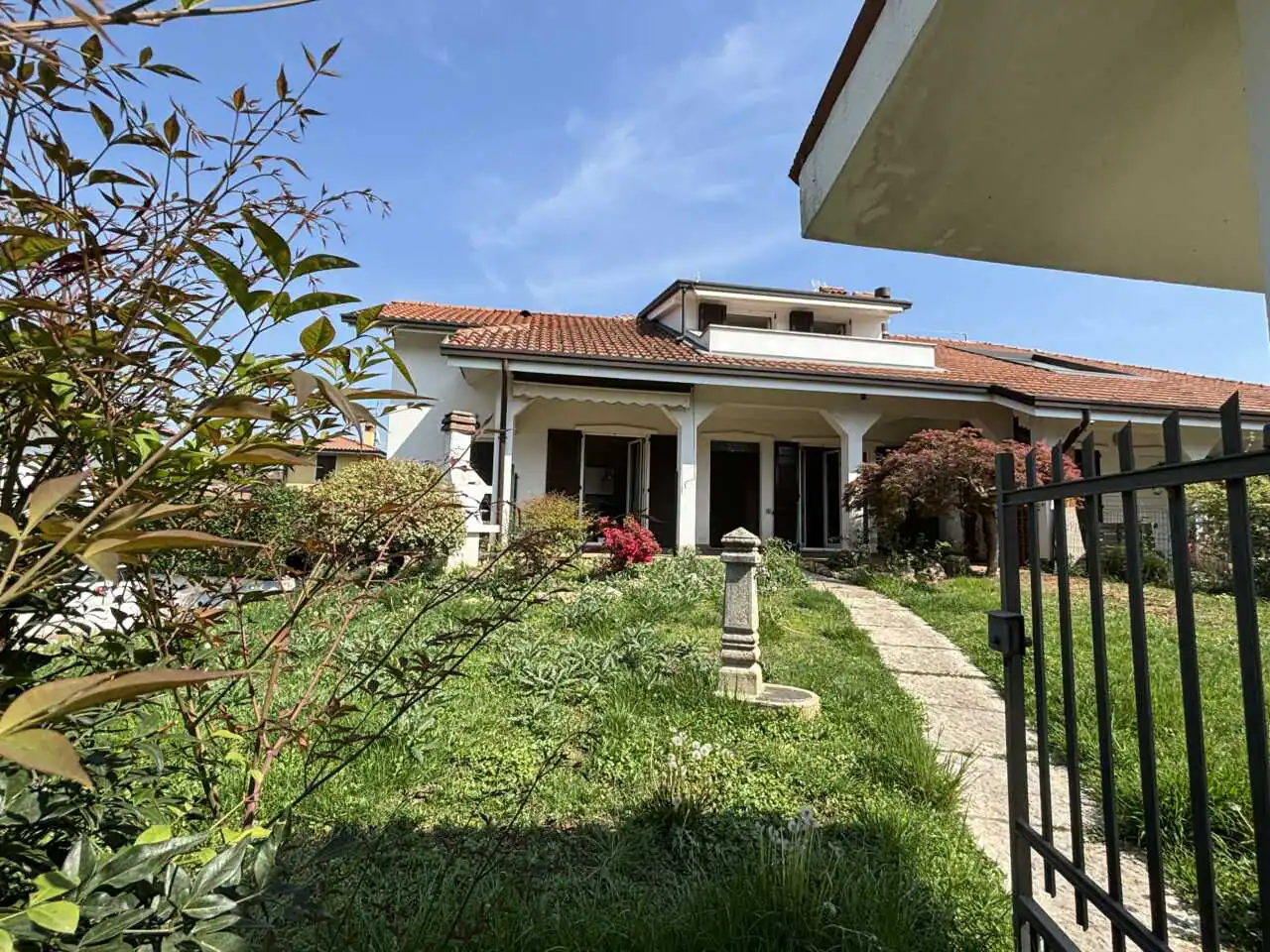 Villa in vendita a Camparada con 2 appartamenti casaestyle (1)