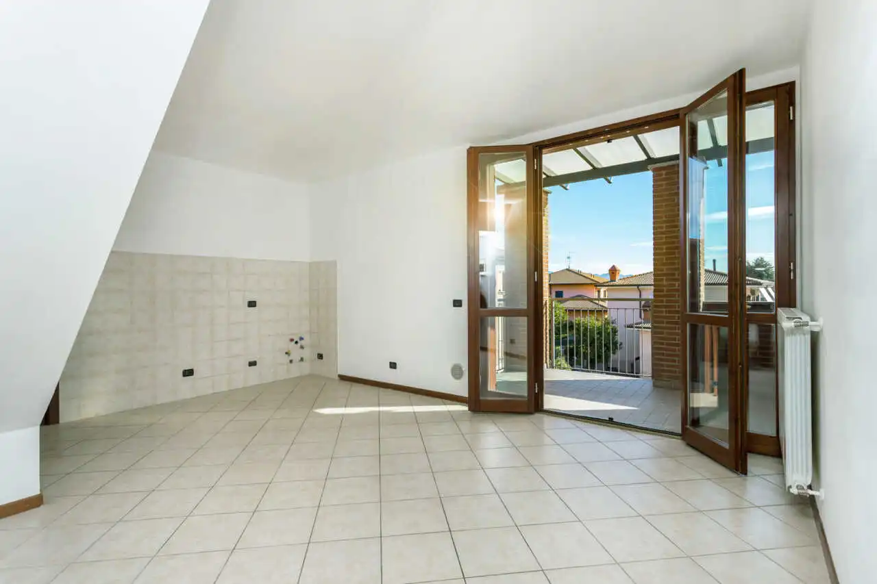 appartamento-a-busnago-ultimo-piano-in-vendita 1