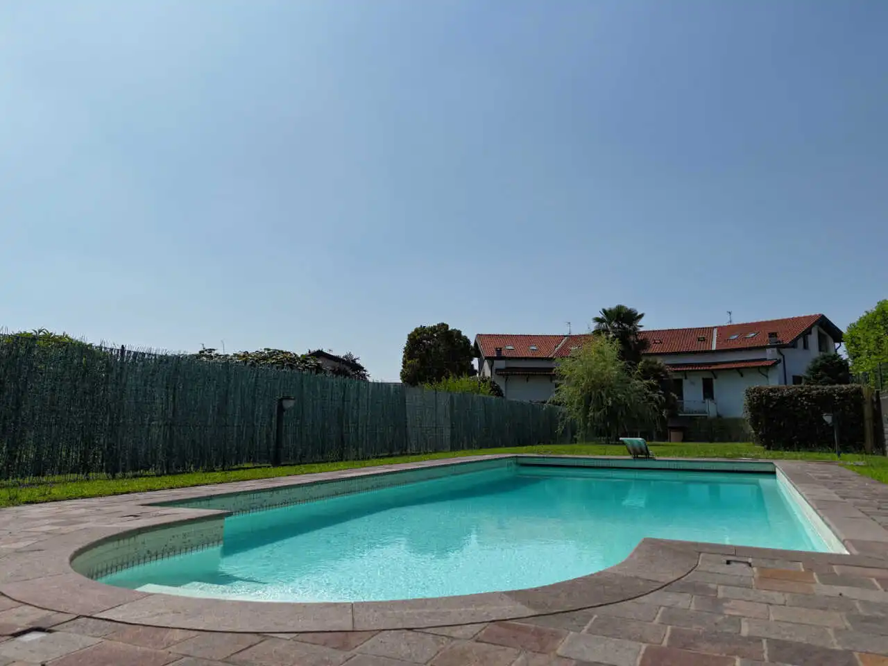 splendida-villa-con-piscina-in-vendita-a-usmate-velate-agenzia-immobiliare-milano-brianza-casa&style (16)