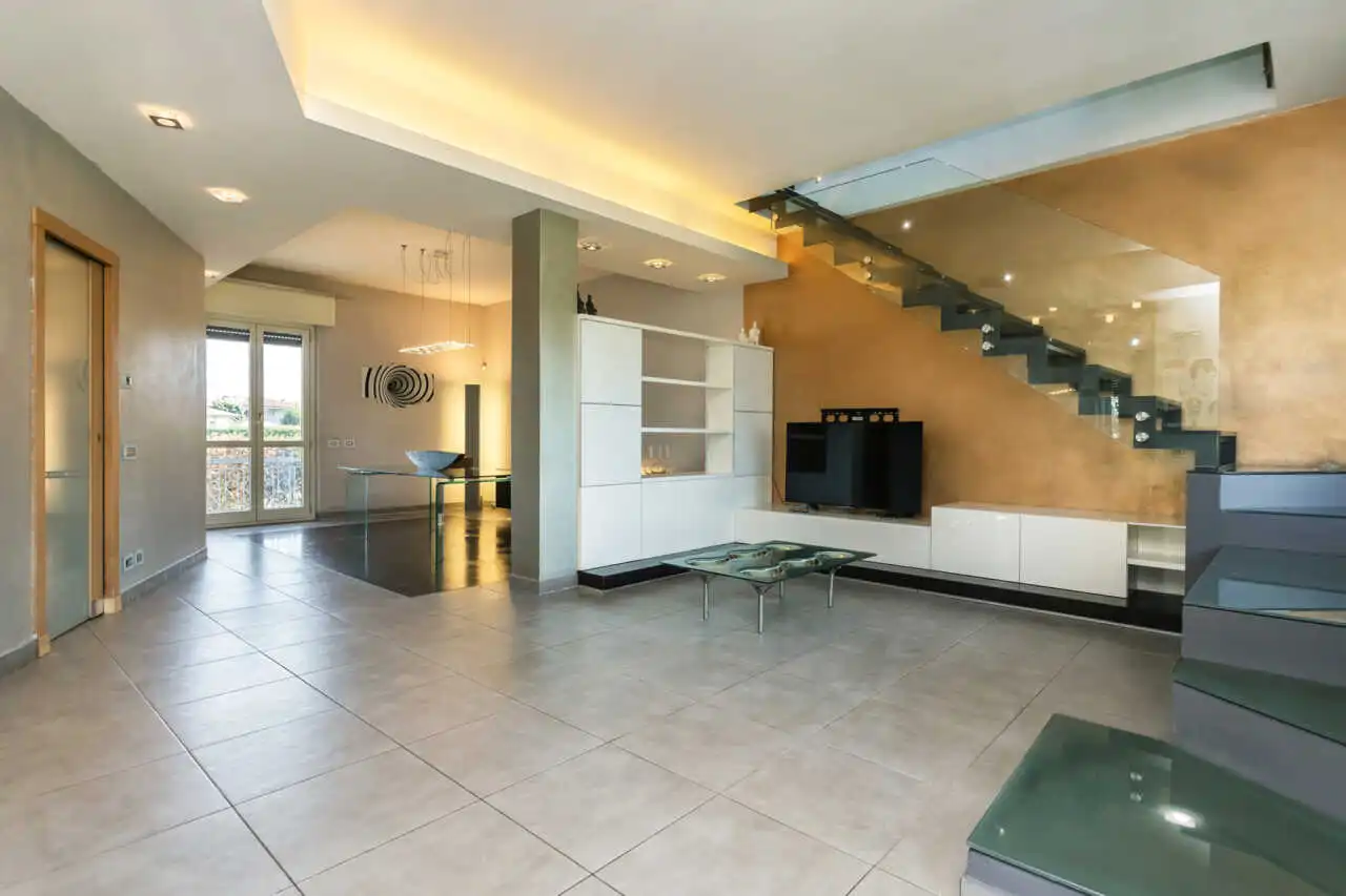 splendida-villa-con-piscina-in-vendita-a-usmate-velate-agenzia-immobiliare-milano-brianza-casa&style 2