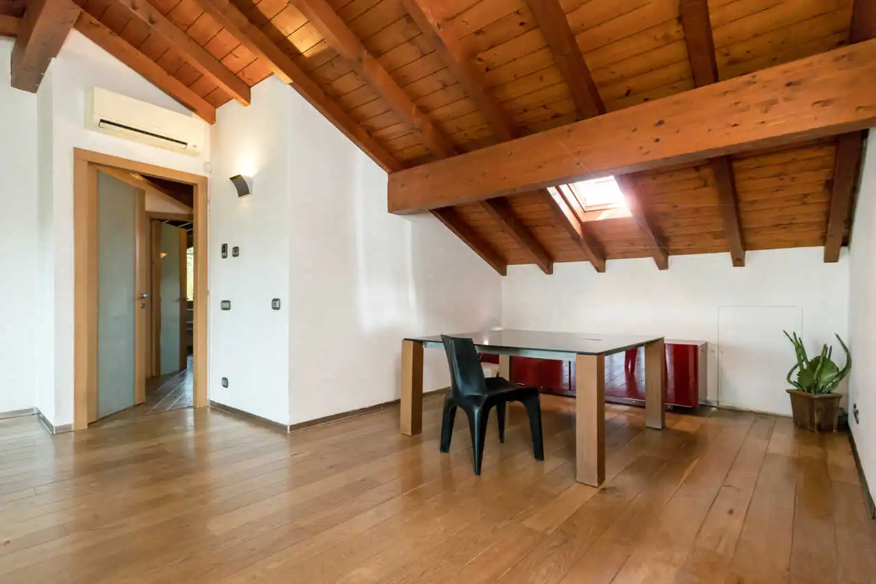 splendida-villa-con-piscina-in-vendita-a-usmate-velate-agenzia-immobiliare-milano-brianza-casa&style 22