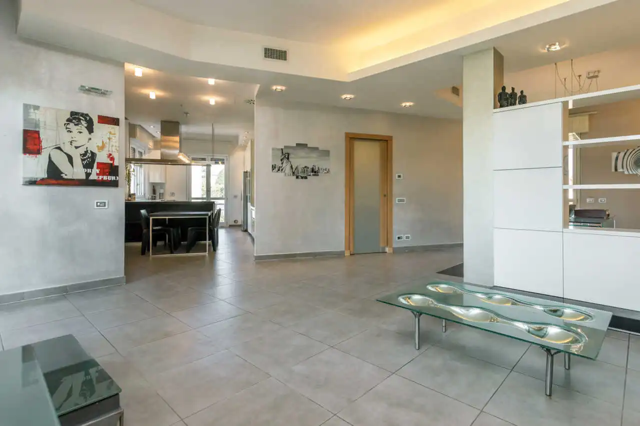 splendida-villa-con-piscina-in-vendita-a-usmate-velate-agenzia-immobiliare-milano-brianza-casa&style 3