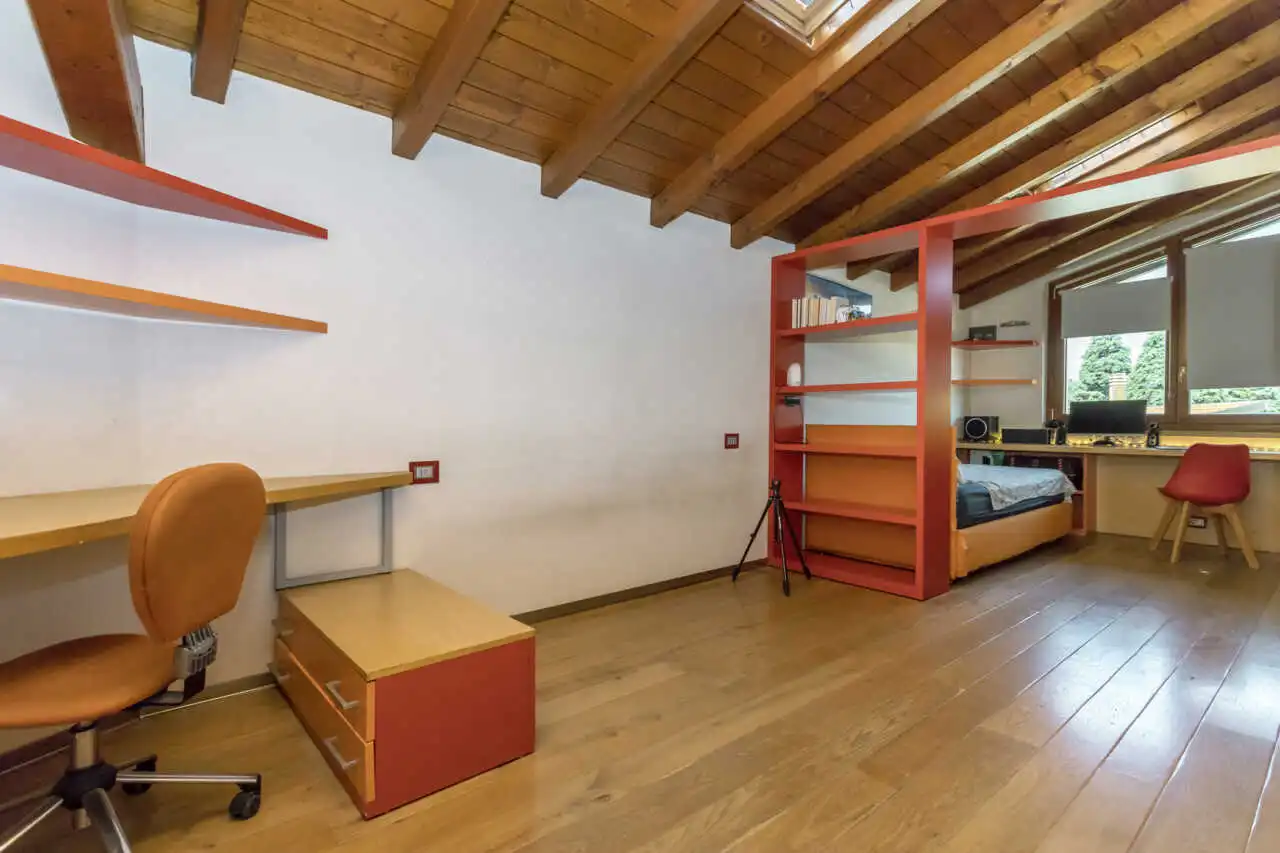 splendida-villa-con-piscina-in-vendita-a-usmate-velate-agenzia-immobiliare-milano-brianza-casa&style 30