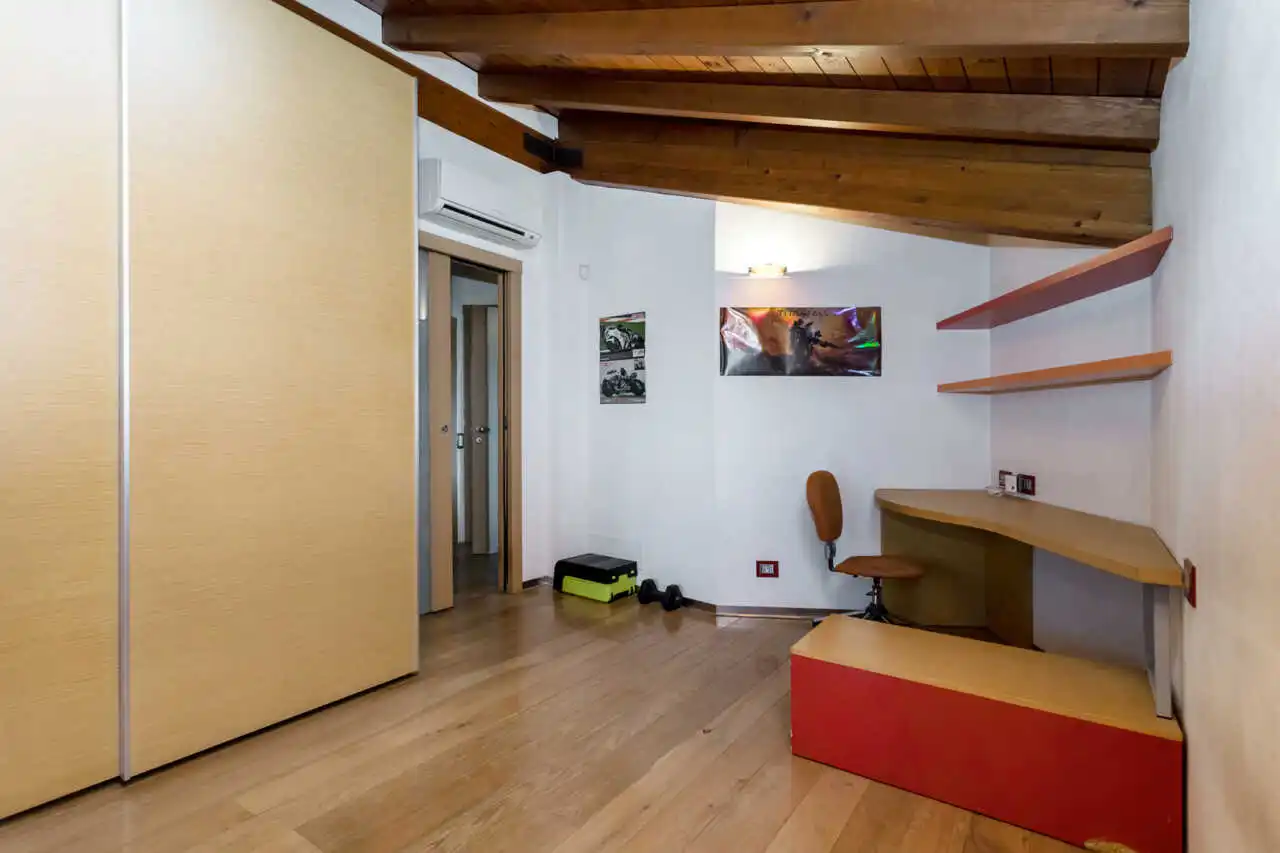 splendida-villa-con-piscina-in-vendita-a-usmate-velate-agenzia-immobiliare-milano-brianza-casa&style 31