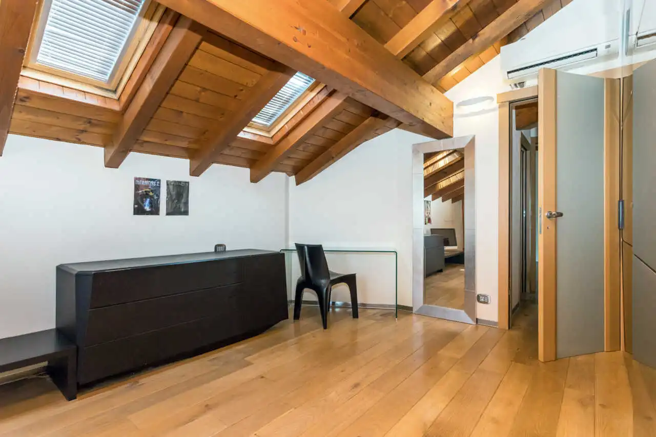 splendida-villa-con-piscina-in-vendita-a-usmate-velate-agenzia-immobiliare-milano-brianza-casa&style 32