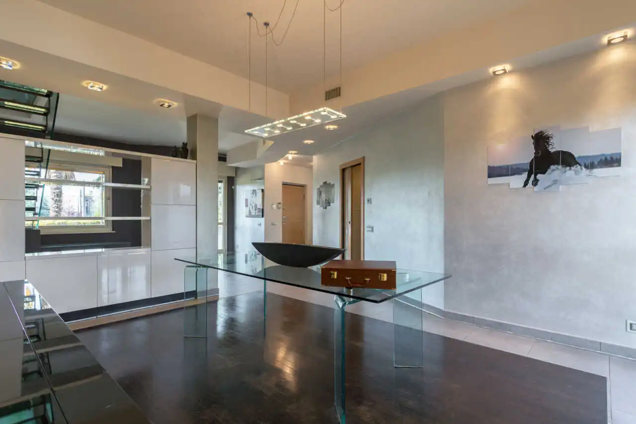 splendida-villa-con-piscina-in-vendita-a-usmate-velate-agenzia-immobiliare-milano-brianza-casa&style 6