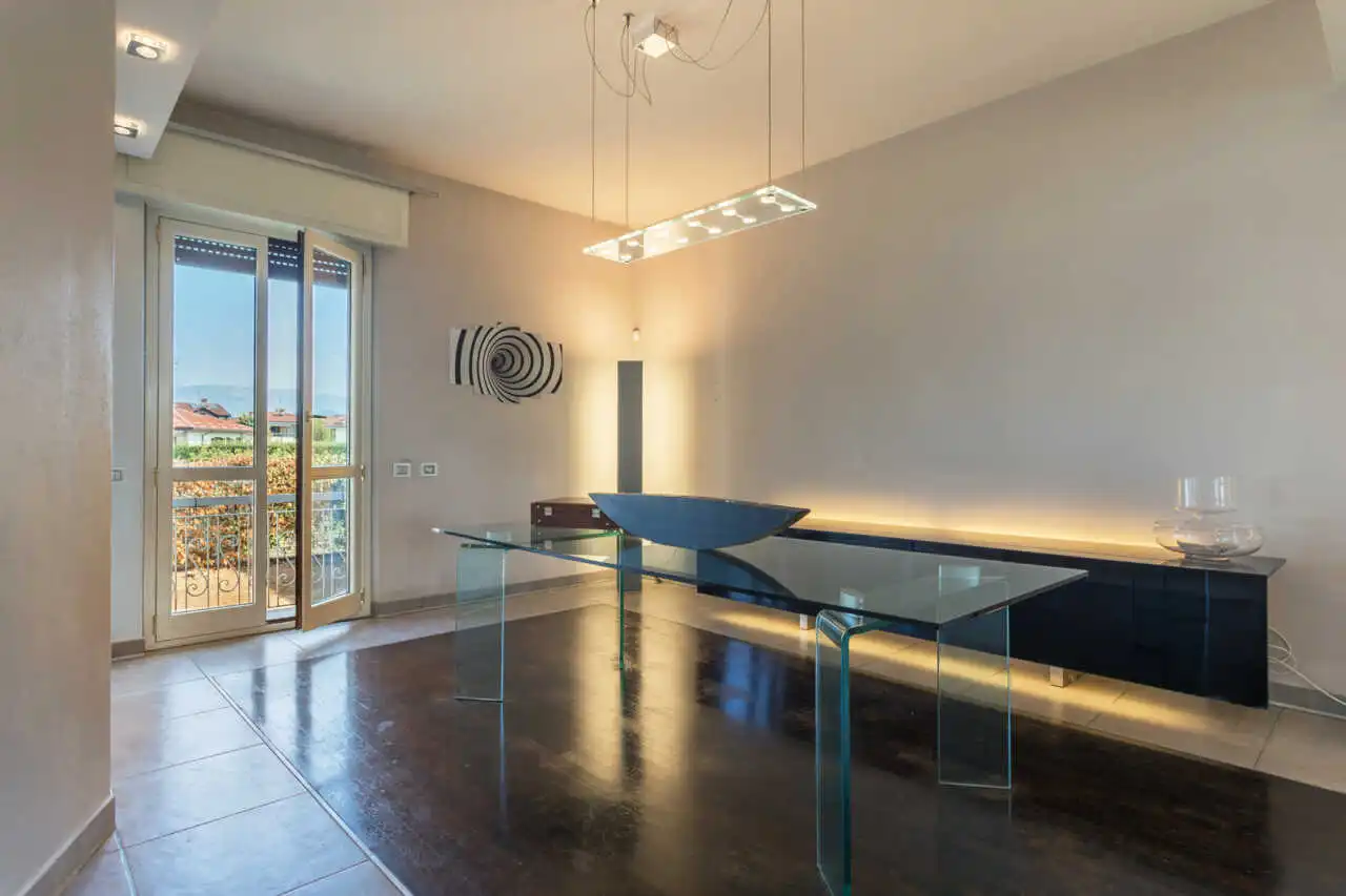 splendida-villa-con-piscina-in-vendita-a-usmate-velate-agenzia-immobiliare-milano-brianza-casa&style 7