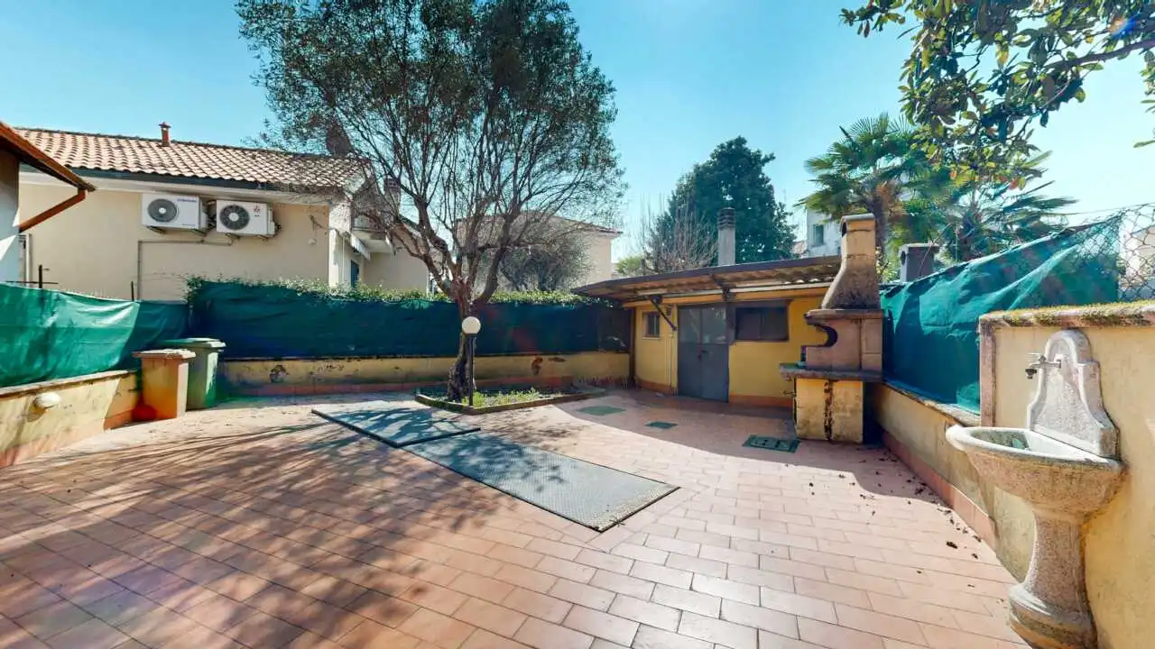 villa-a-cusano-milanino-in-vendita-porzione-bifamiliare-casa&style-agenzia-immobiliare-milano-brianza-1