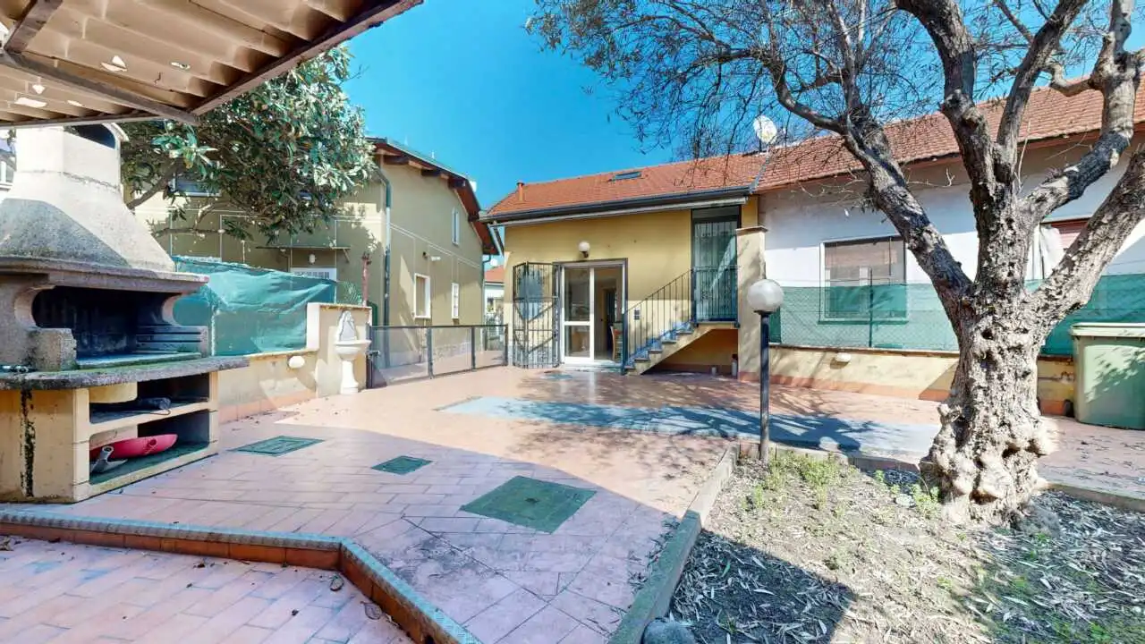 villa-a-cusano-milanino-in-vendita-porzione-bifamiliare-casa&style-agenzia-immobiliare-milano-brianza-3