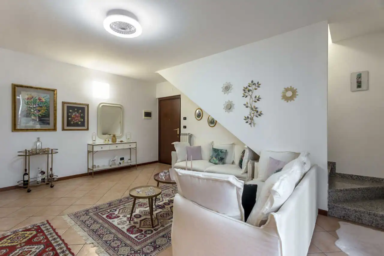 appartamento-a-busnago-in-vendita-ultimo-piano-3-locali-agenzia-casa&style-2