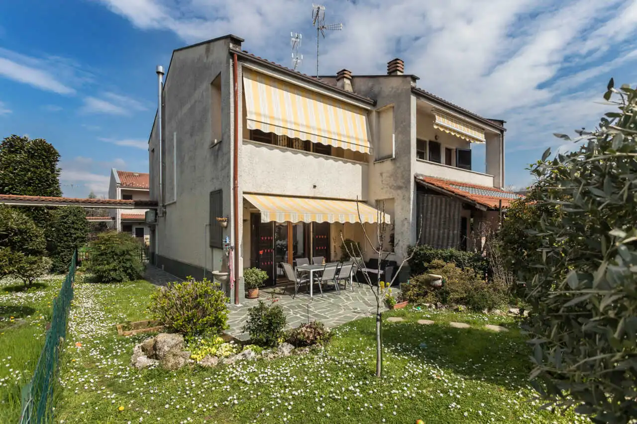 villa-di-testa-in-vendita-a-ornago-monza-e-brianza-casa&style-agenzia-immobiliare-milano-e-brianza-13
