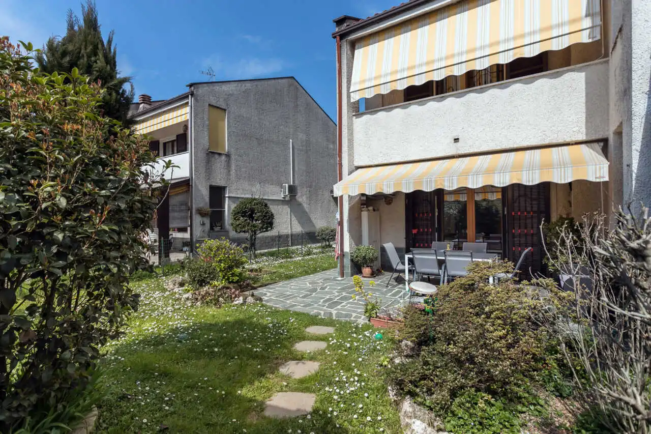 villa-di-testa-in-vendita-a-ornago-monza-e-brianza-casa&style-agenzia-immobiliare-milano-e-brianza-9
