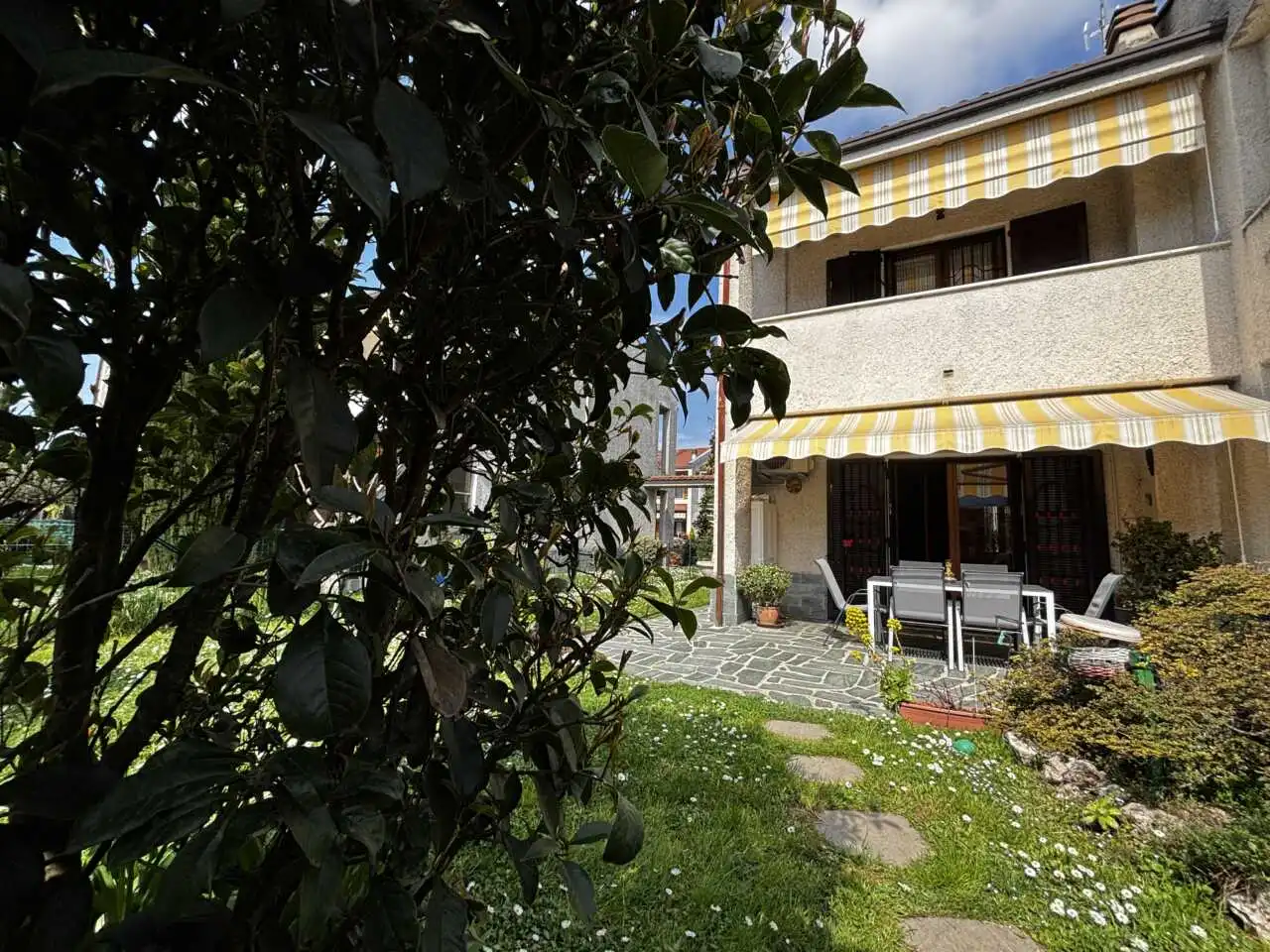 villa-di-testa-in-vendita-a-ornago-monza-e-brianza-casa&style-agenzia-immobiliare-milano-e-brianza-0