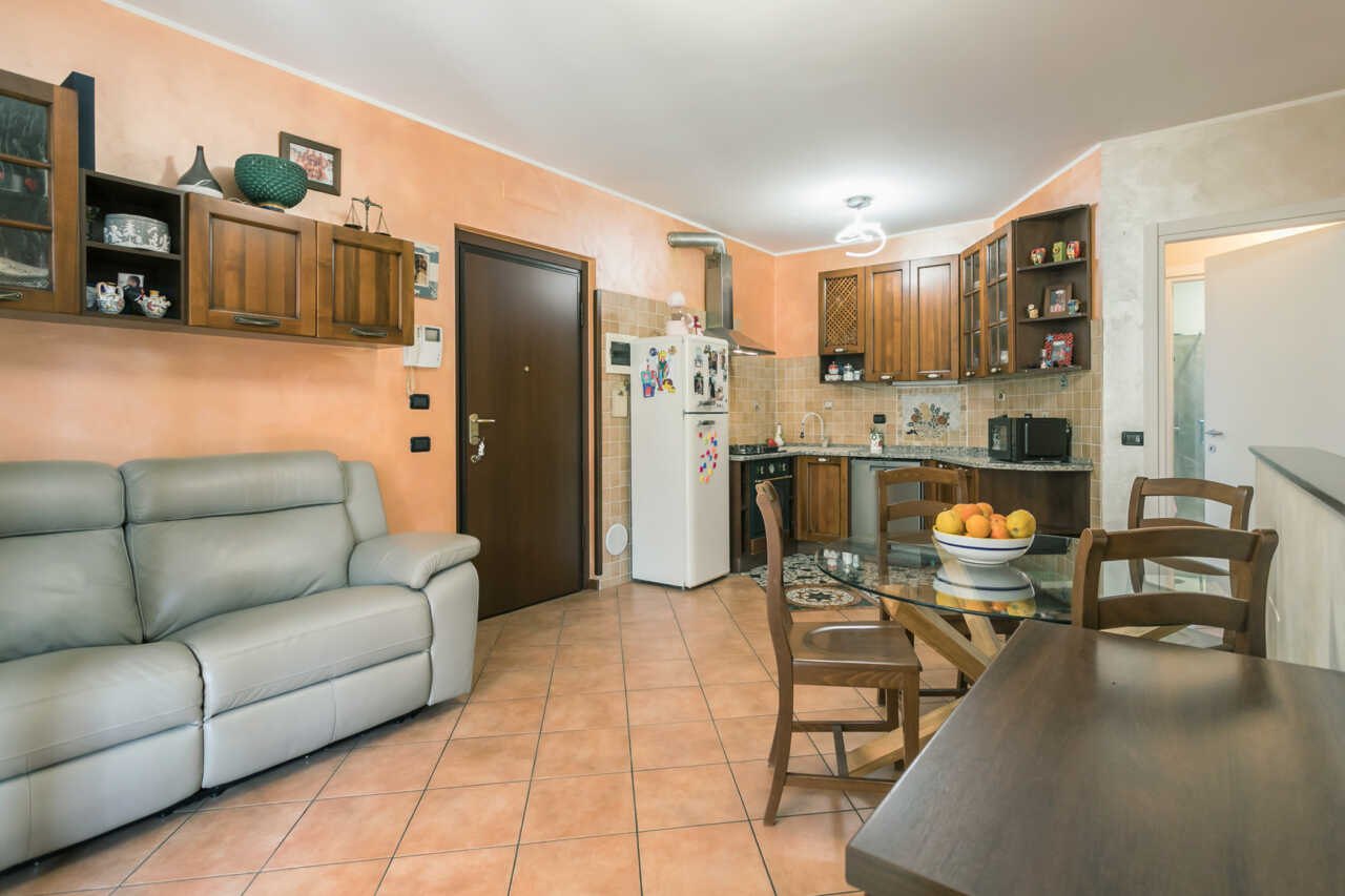 appartamento-con-giardino-di-500-mq-a-busnago-in-vendita-con-tavernaBUSNAGO-3