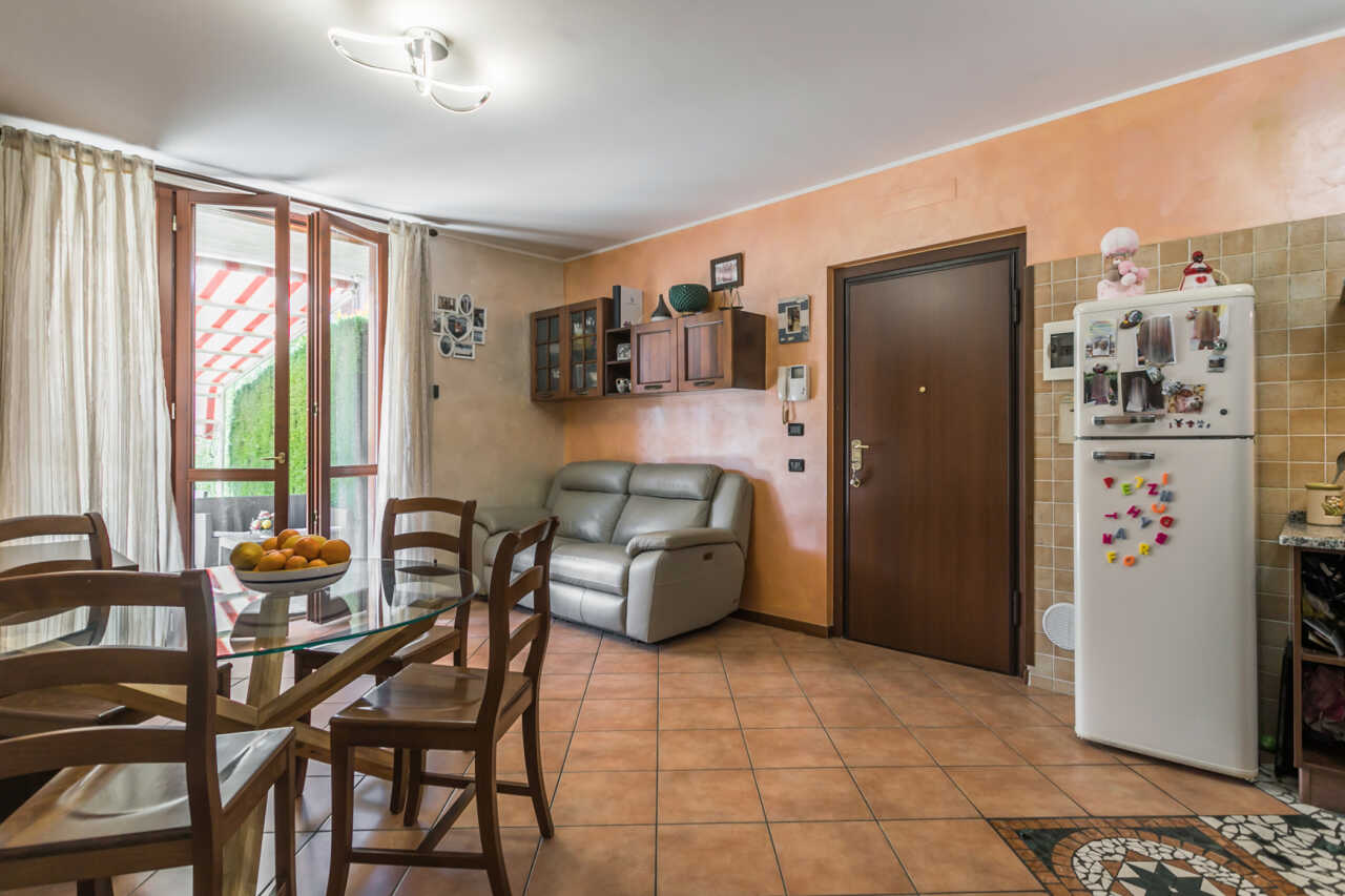 appartamento-con-giardino-di-500-mq-a-busnago-in-vendita-con-tavernaBUSNAGO-4