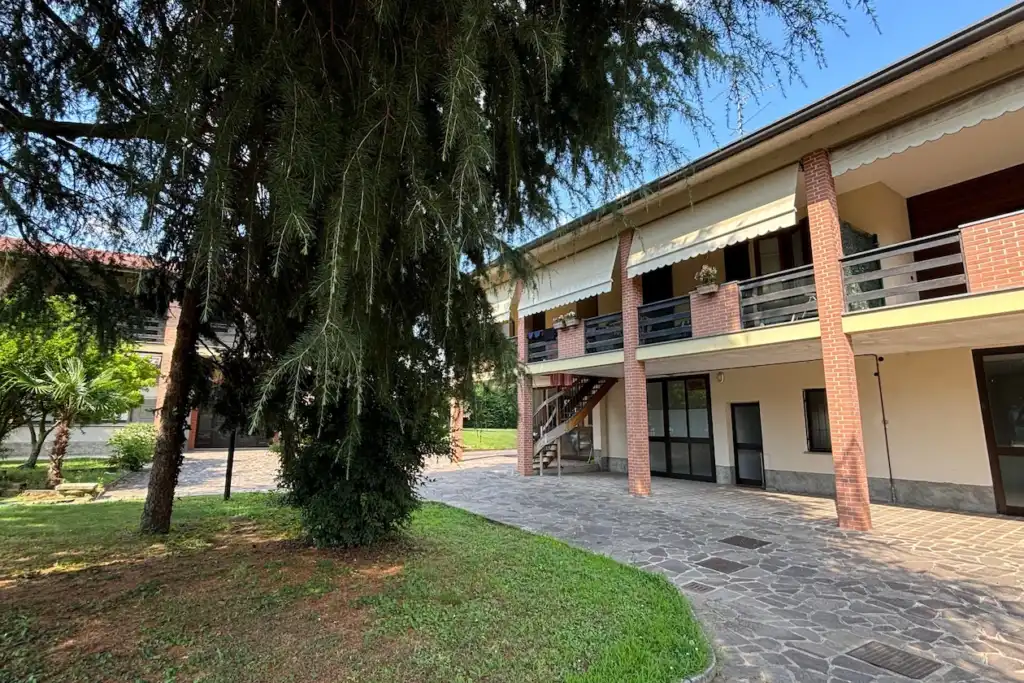 In vendita ampia proprietà immobiliare in Brianza a Bellusco