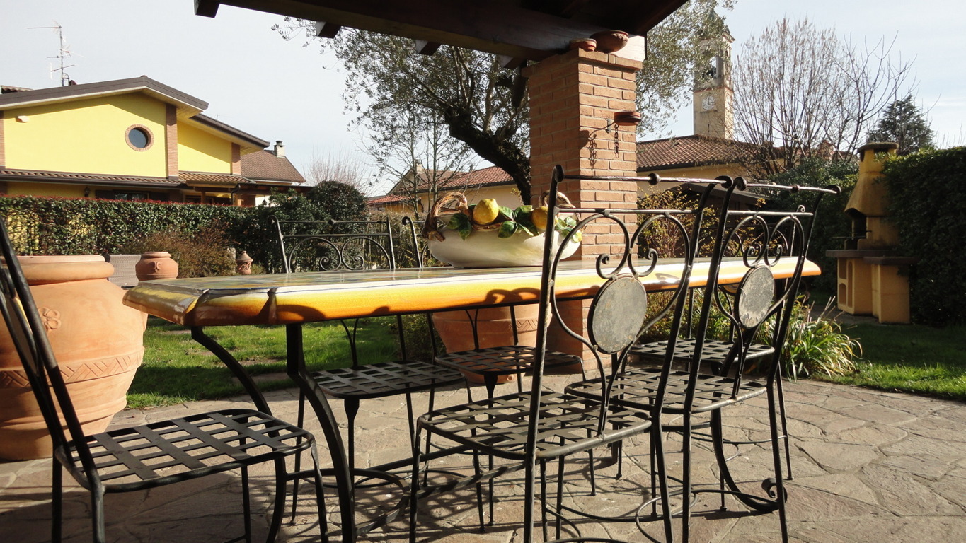 Villa singola con piscina a Roncello