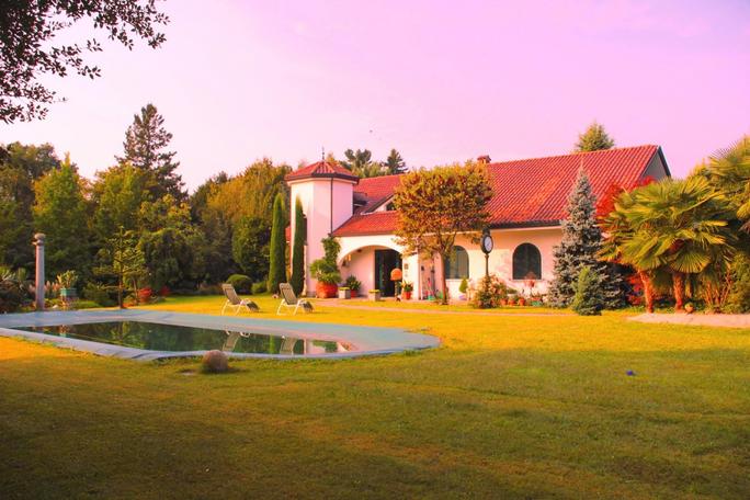 Villa in vendita a Casatenovo con piscina