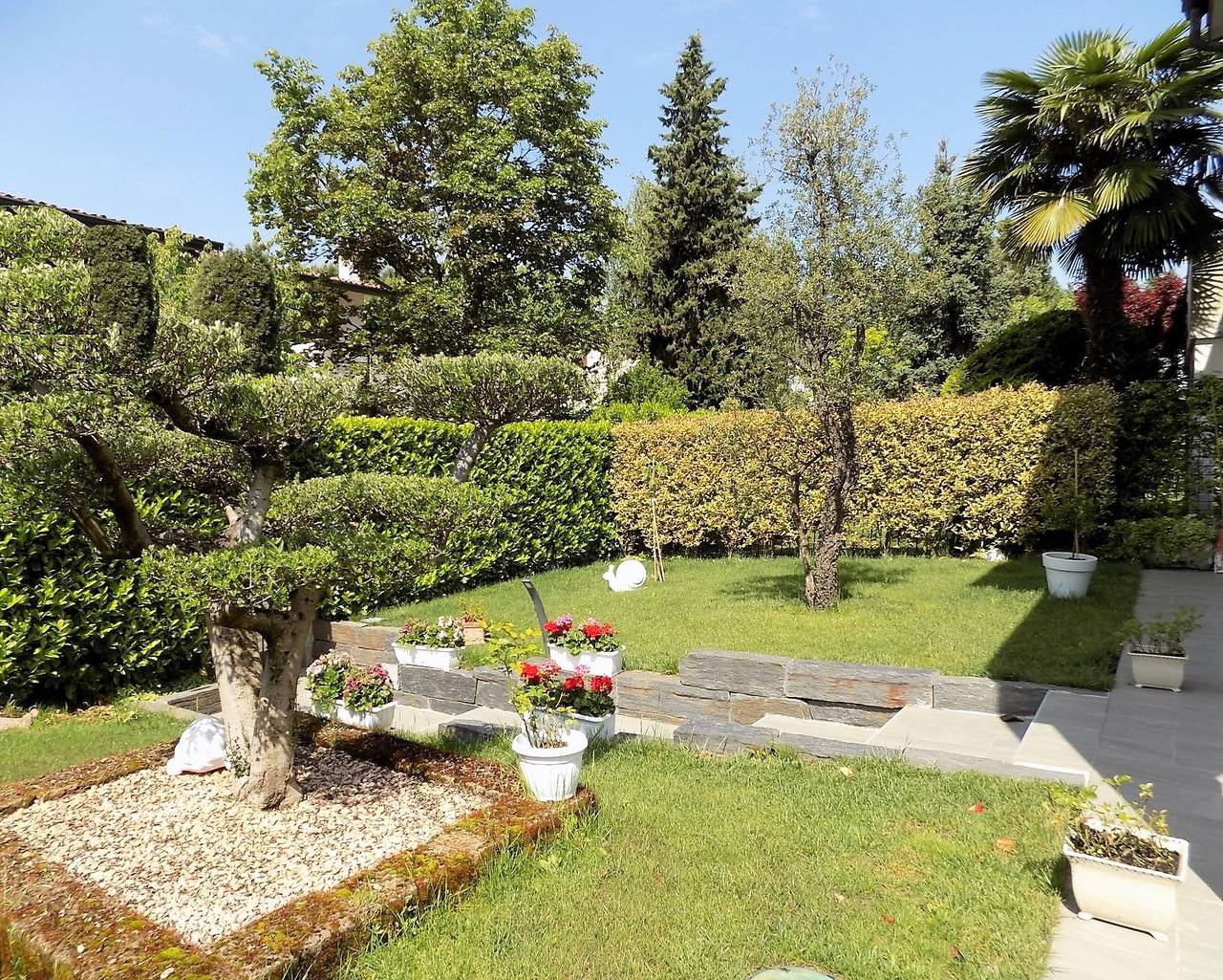 Porzione-villa-bifamigliare-ristrutturata-in-vendita-a-Carnate-3